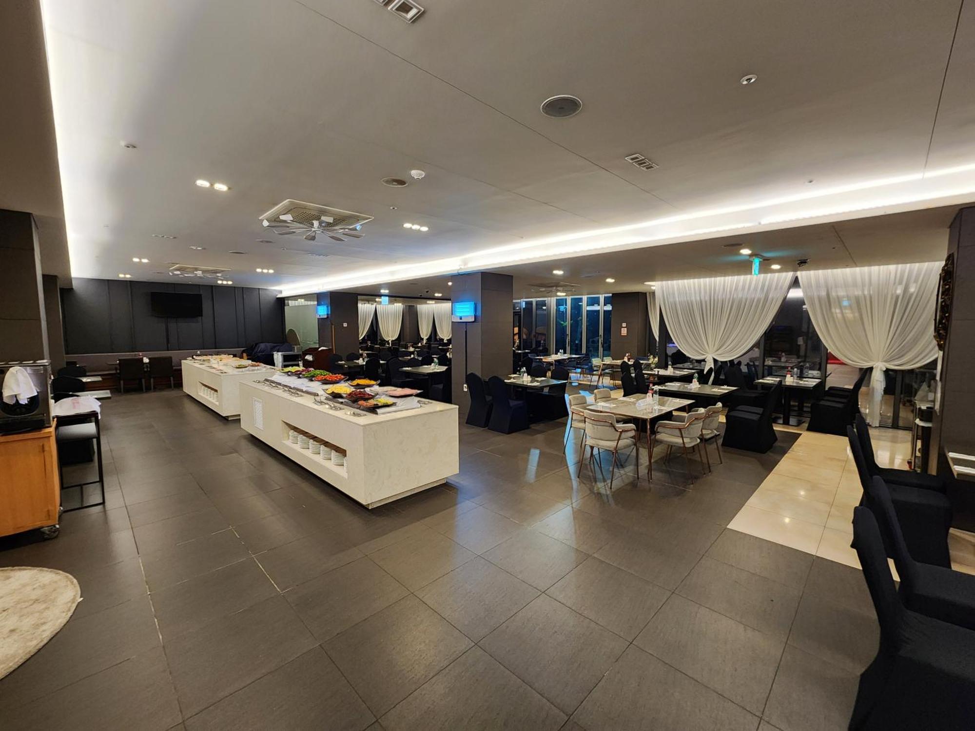 Hotel Ramada By Wyndham Jeju Hamdeok Exteriér fotografie
