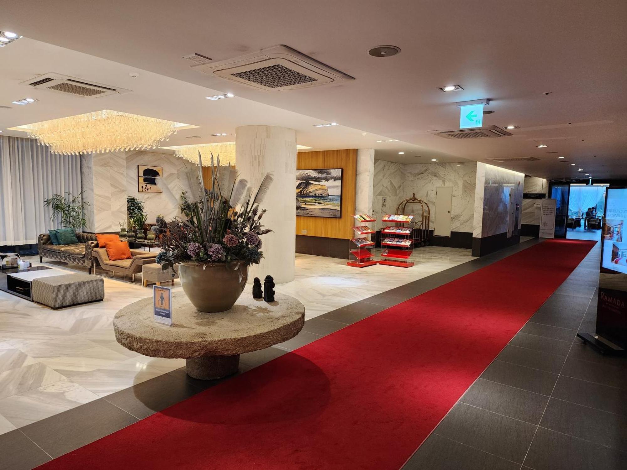 Hotel Ramada By Wyndham Jeju Hamdeok Exteriér fotografie