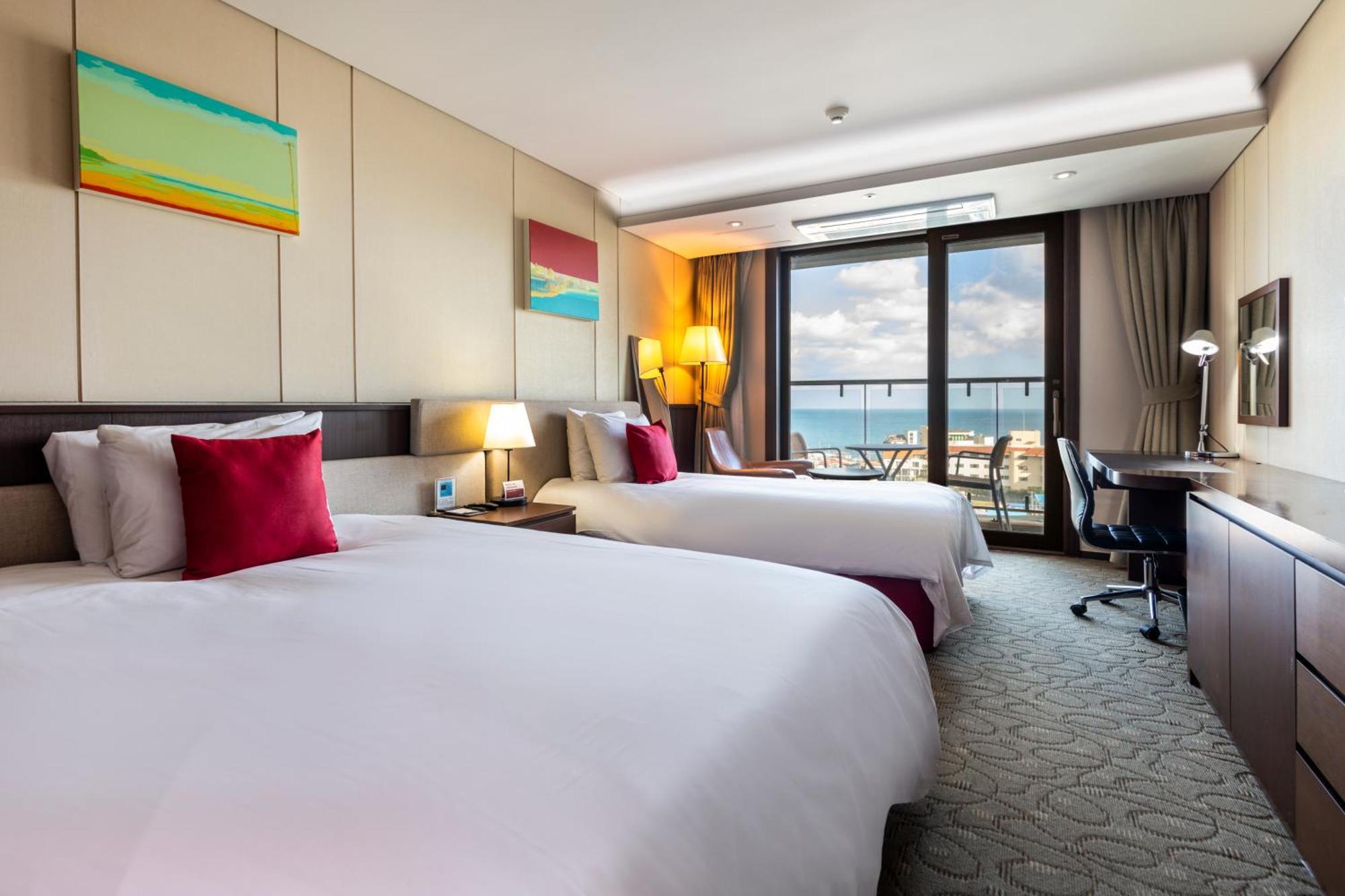 Hotel Ramada By Wyndham Jeju Hamdeok Exteriér fotografie