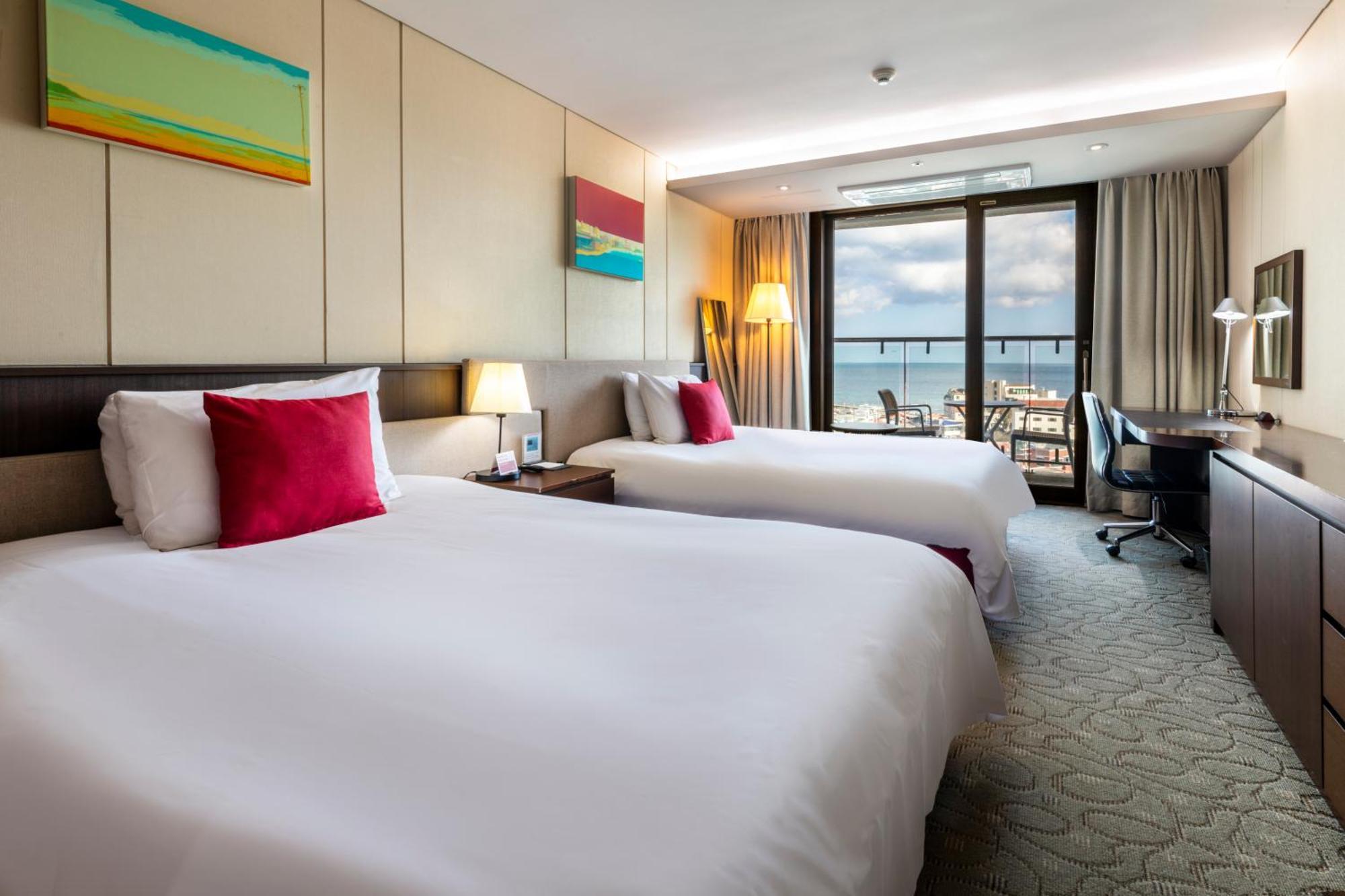 Hotel Ramada By Wyndham Jeju Hamdeok Exteriér fotografie