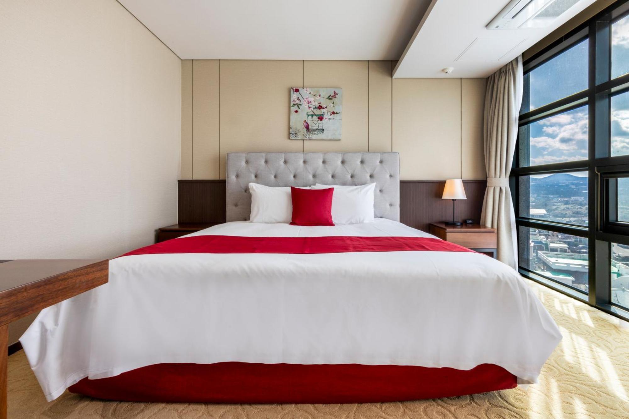 Hotel Ramada By Wyndham Jeju Hamdeok Exteriér fotografie