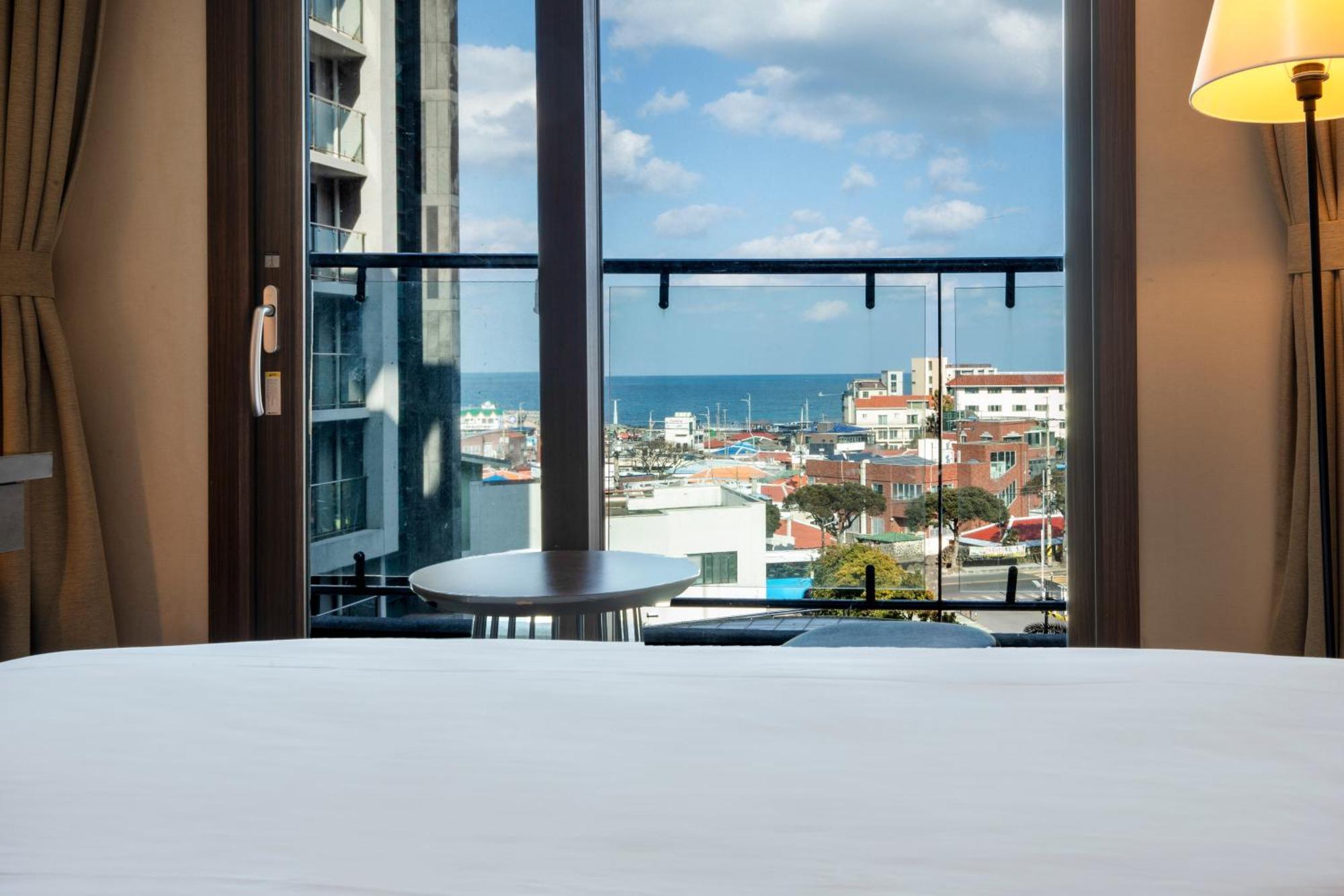 Hotel Ramada By Wyndham Jeju Hamdeok Exteriér fotografie