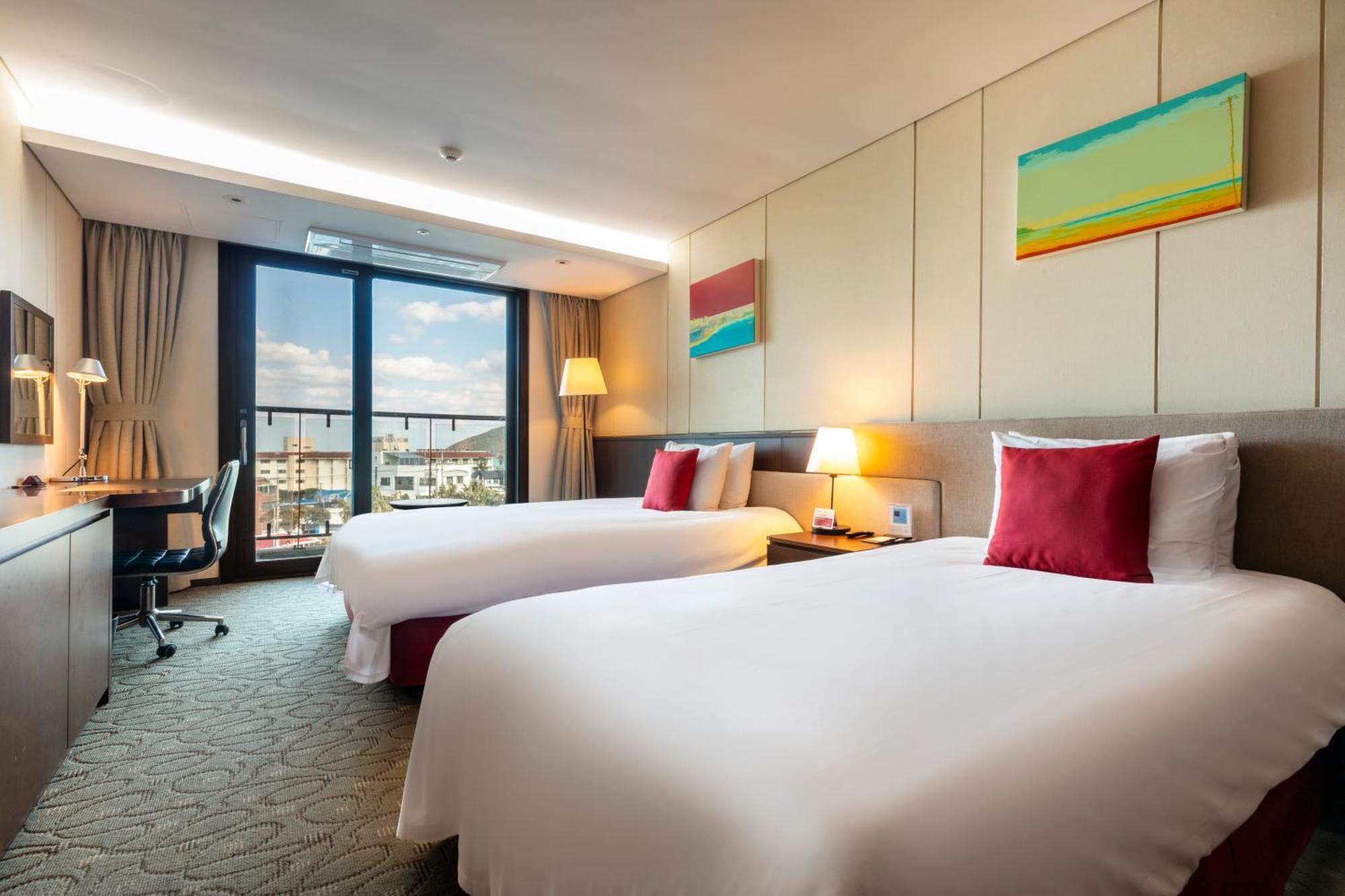 Hotel Ramada By Wyndham Jeju Hamdeok Exteriér fotografie