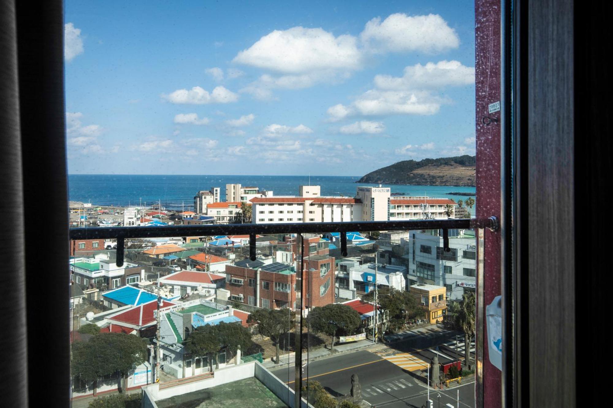 Hotel Ramada By Wyndham Jeju Hamdeok Exteriér fotografie